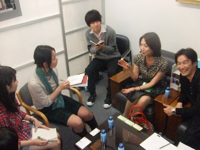 ＴＢＳキャスター柴山延子さんと学生新聞スタッフとの懇親